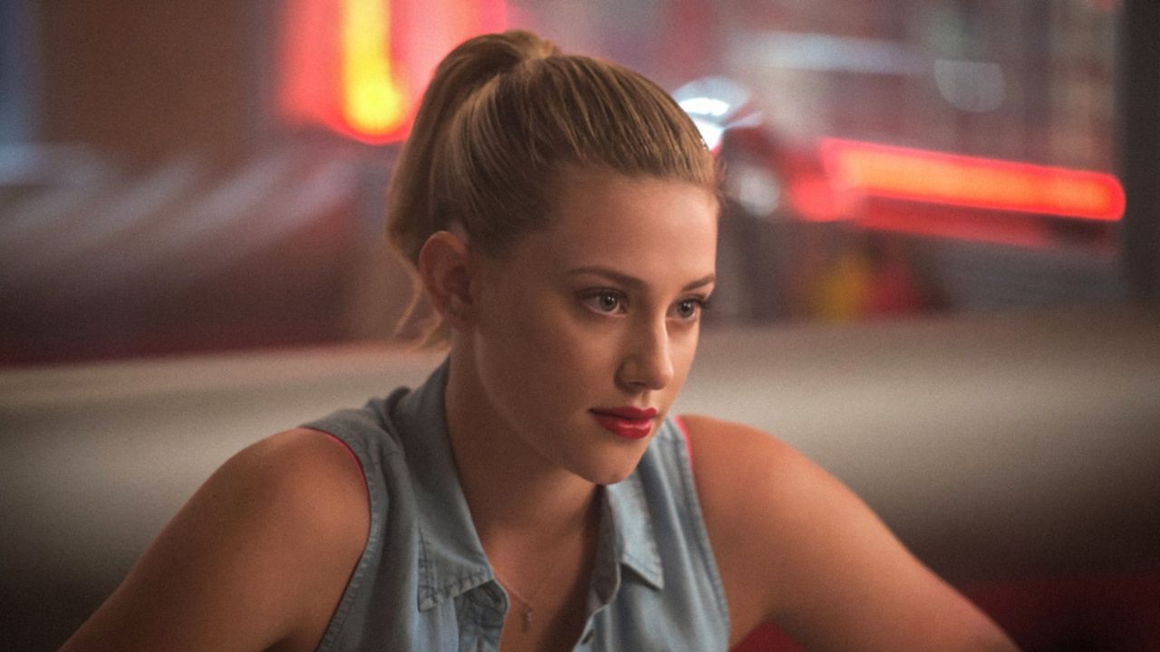 Who Is The “Riverdale” Star Lili Reinhart Dating In 2022? Meet Her New ...