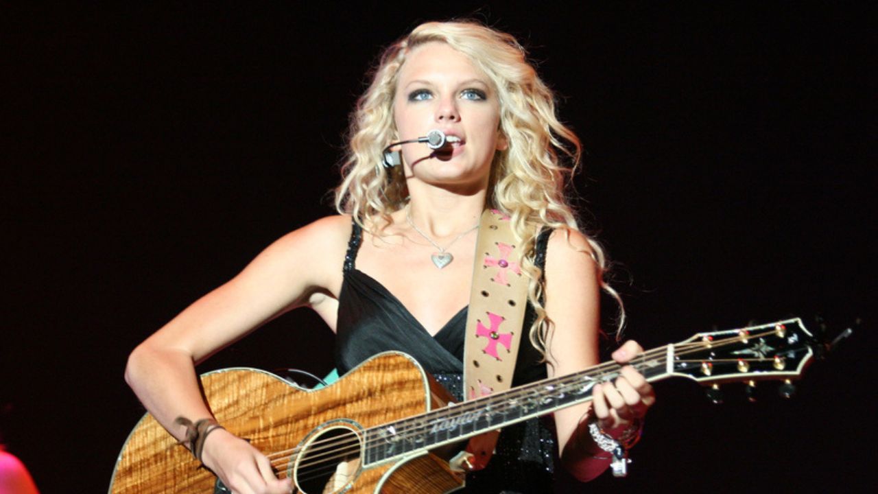 Why do People Hate Taylor Swift So Much? The Little Facts