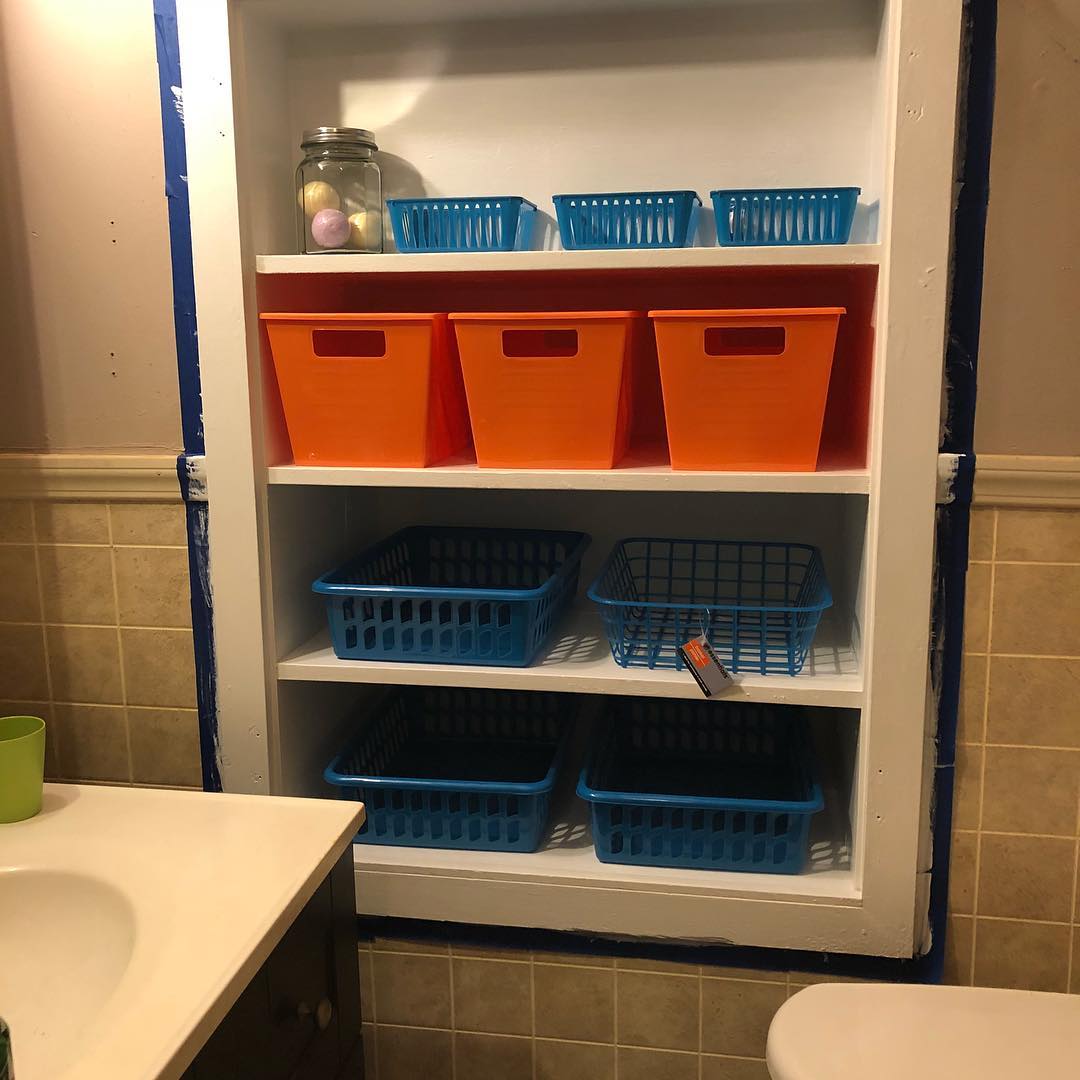 Bright and Tidy Bathroom Shelves