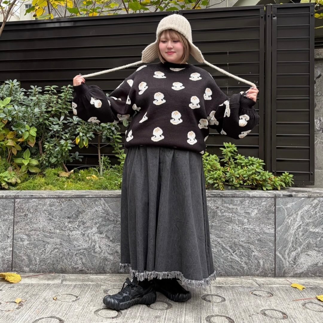 Black Graphic Sweater & Gray Midi Skirt