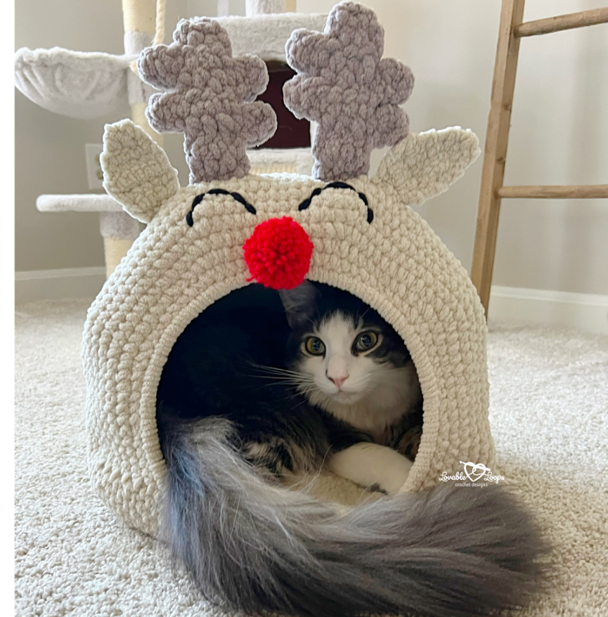 Crochet Reindeer Cave