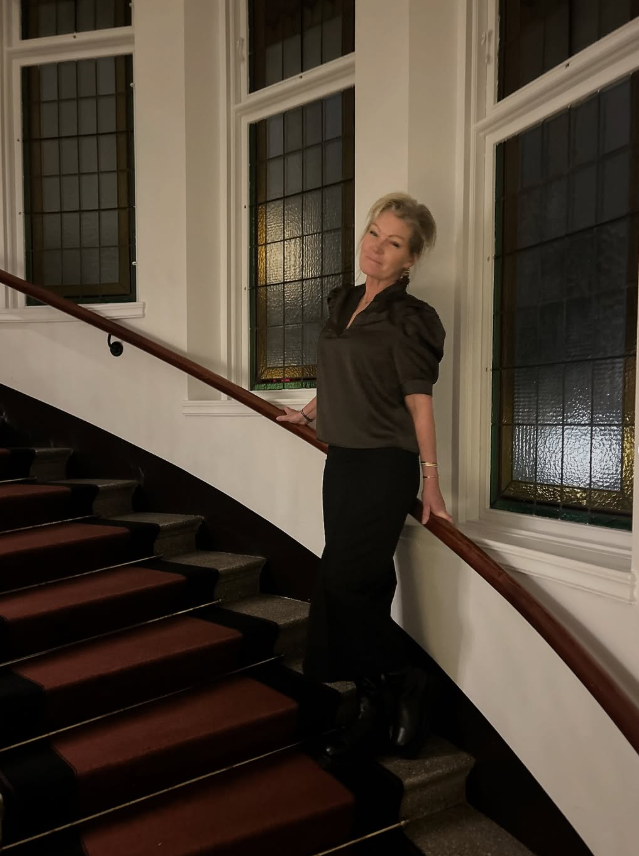 Sophisticated Minimalism in All-Black