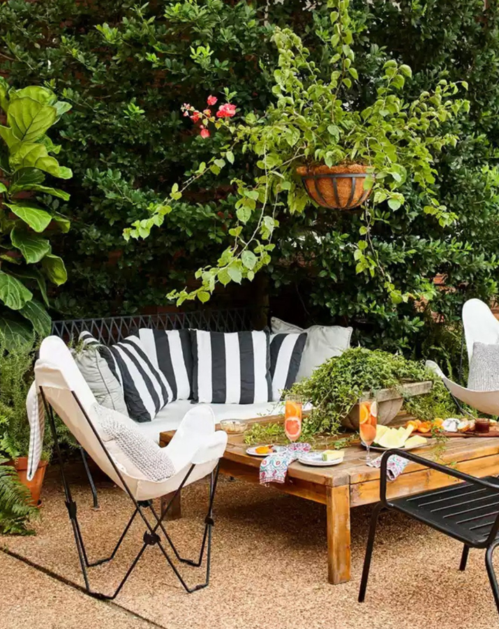 Casual Black and White Patio Garden