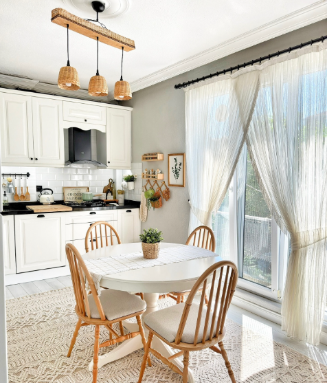 Natural Light Dining Integration