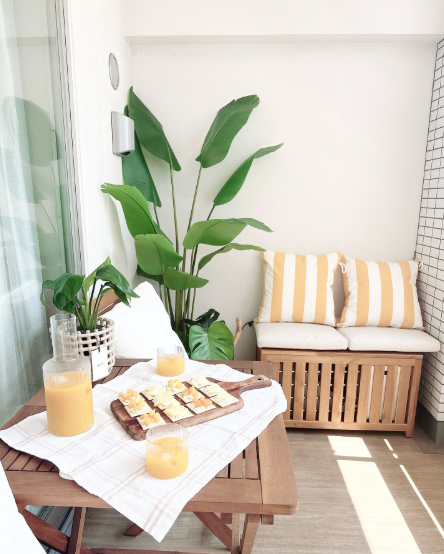 Tropical Breakfast Nook
