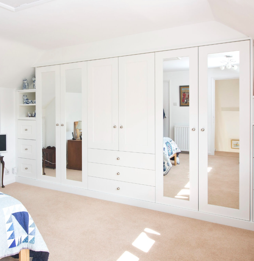 Floor-to-Ceiling Mirrored Fitted Wardrobe