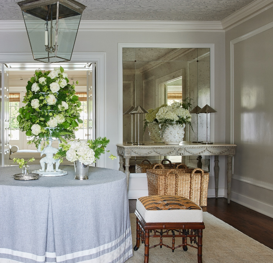 Elegant Mirrored Console with Fresh Florals