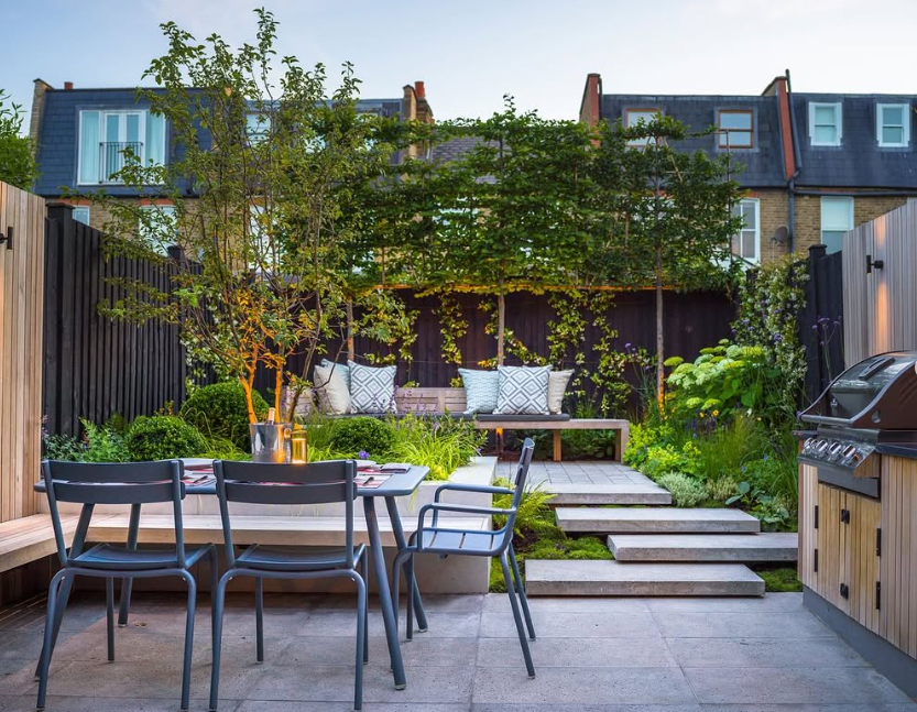 Two-Level Garden with Dining and Lounge Zones
