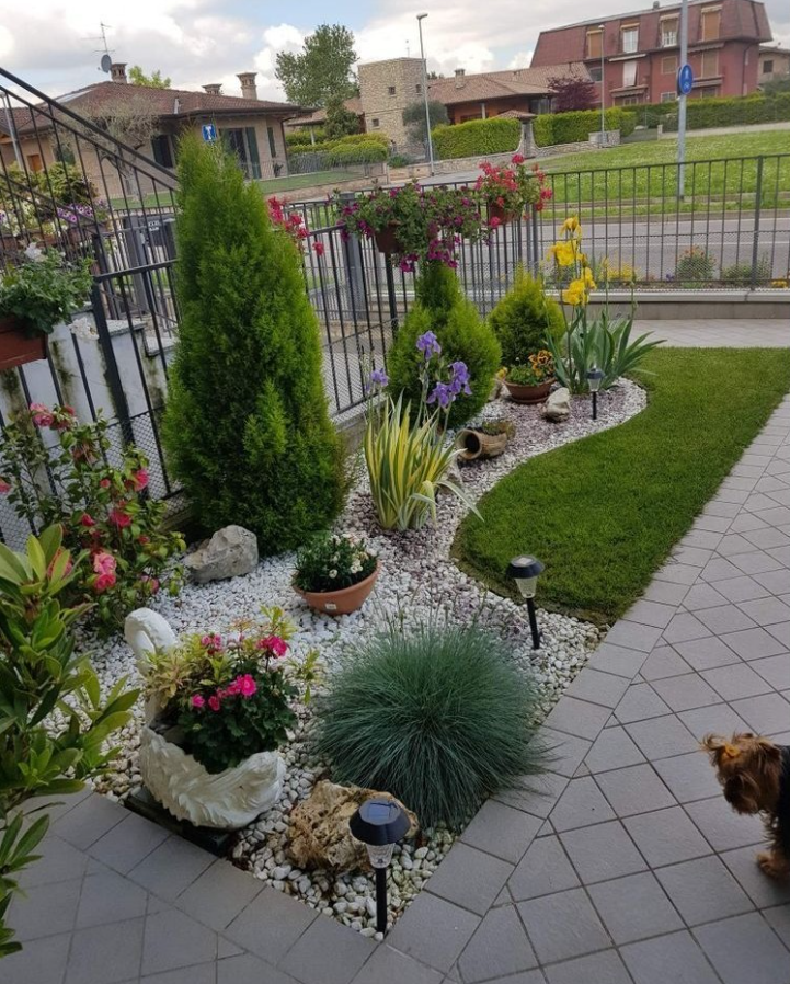 White Pebble and Potted Plant Border