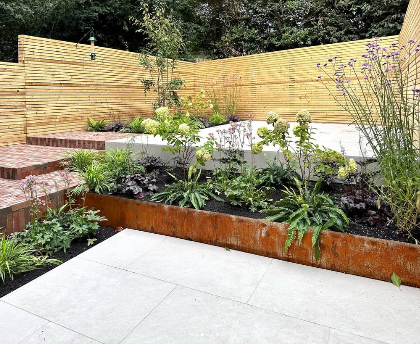 Horizontal Slat Fence with Raised Garden Bed