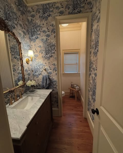 Traditional Blue Toilet Wallpaper