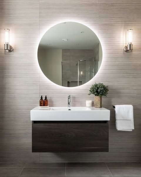 Horizontal Linear Gray Tile