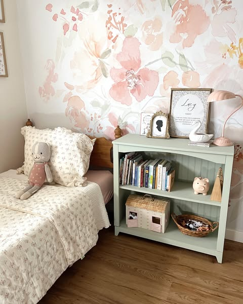 Built-In TV and Bookshelf Unit