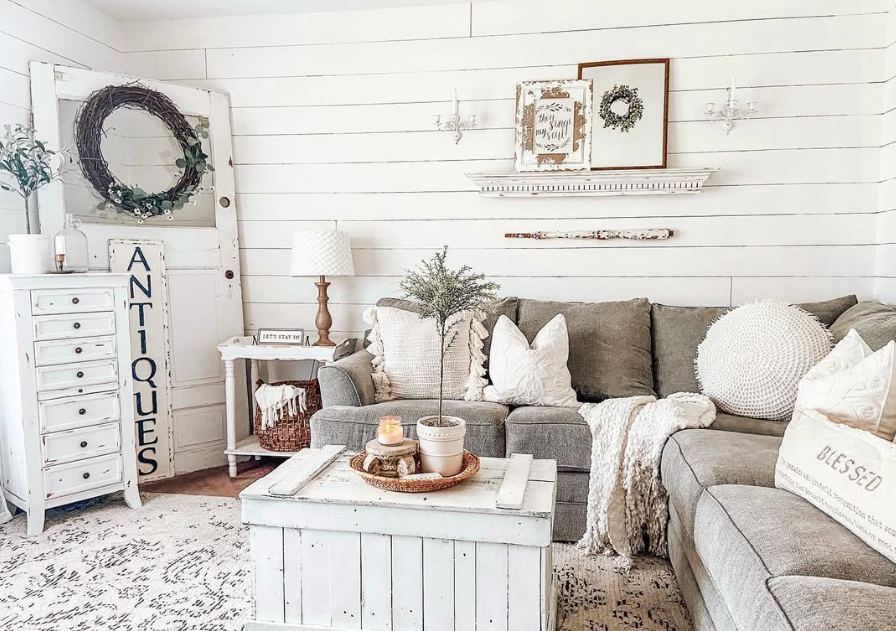 Antiques-Inspired Farmhouse w/ Shiplap Accent Wall